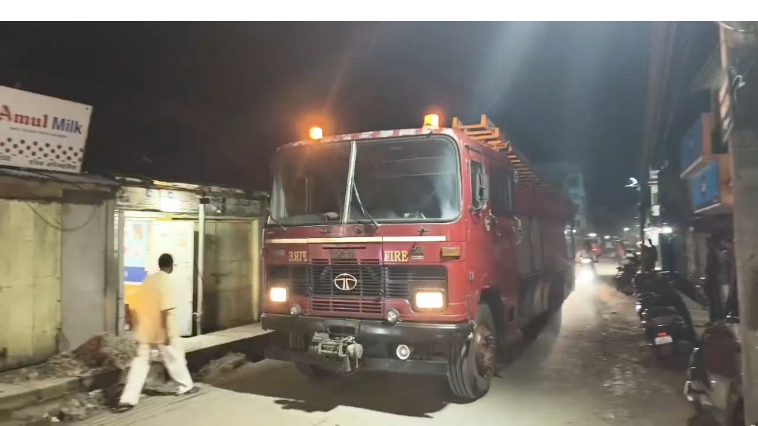 বিৰি ফেক্টৰীত সূত্ৰপাত ঘটা এক অগ্নিকাণ্ডৰ পৰা কথমপি ৰক্ষা পৰে জনাকীর্ণ সেই অঞ্চলটো