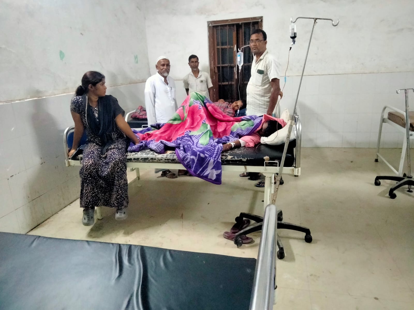 অচেতন অৱস্থাত উদ্ধাৰ অসহায় হিন্দু মহিলা, চিকিৎসাৰ দায়িত্ব ল’লে এদল মুছলিম লোকে।মানৱতাই সৰ্বশ্ৰেষ্ঠ ধৰ্ম