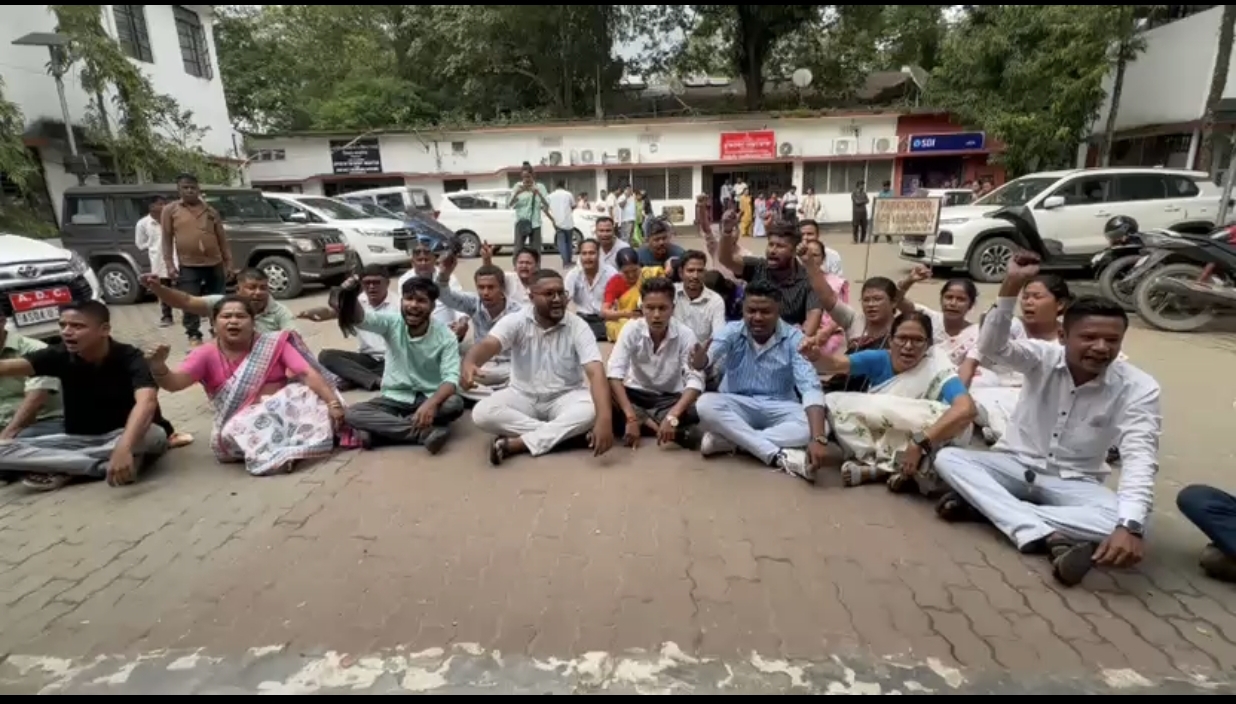বানাক্ৰান্তক ক্ষতিপূৰণৰ দাবীত শিৱসাগৰত ৰাইজৰ দলৰ উত্তাল প্ৰতিবাদ,