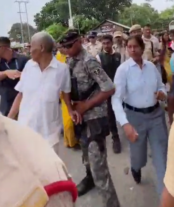 বৰপেটাৰ‌ সাংসদ ফণী ভূষণ চৌধুৰীক মুখ্যমন্ত্ৰীৰ নিৰাপত্তাৰক্ষীৰ দুৰ্ব্যৱহাৰ!