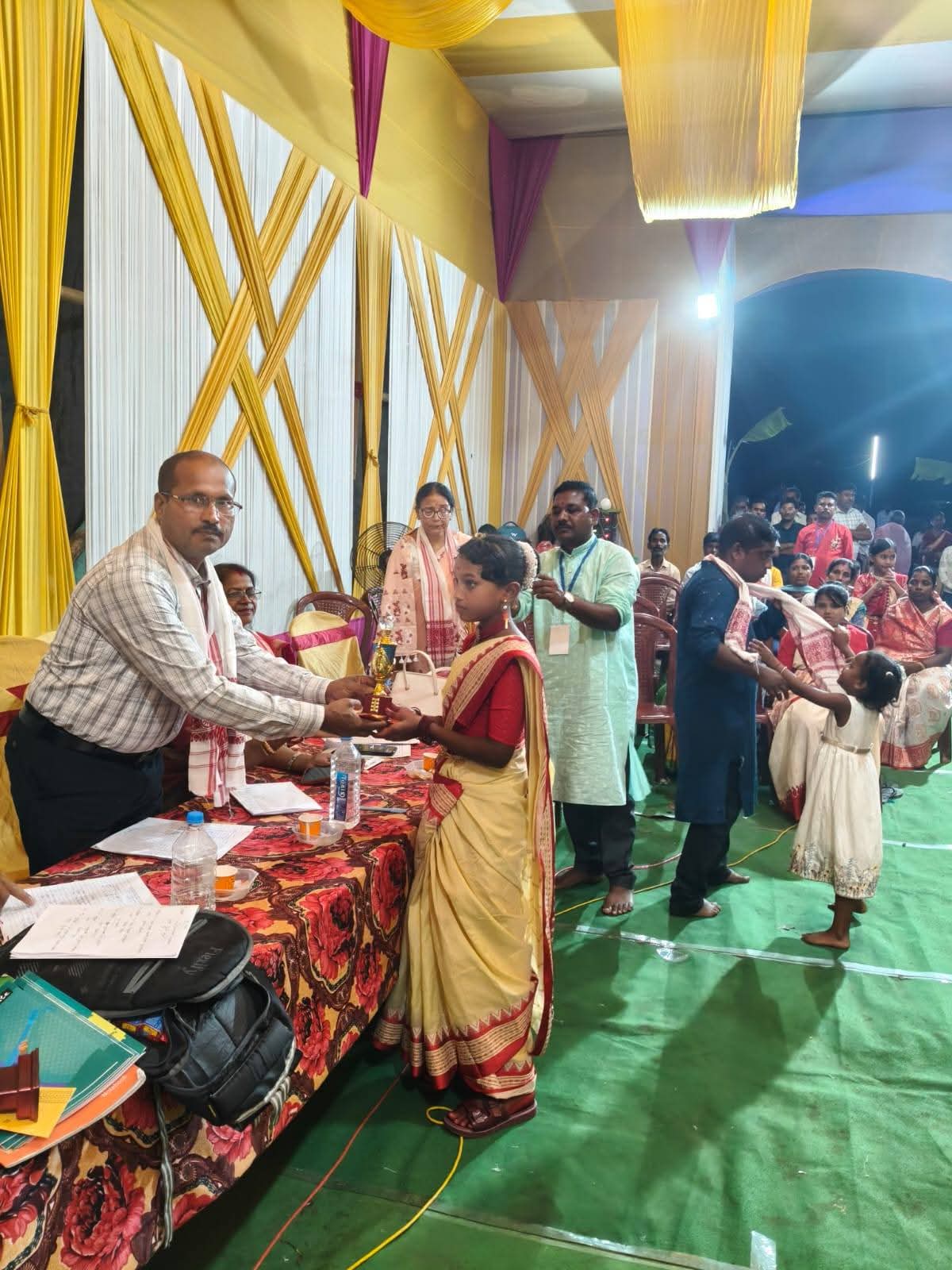 মৰাণ গাঁৱত দুৰ্গা পূজাৰ আকৰ্ষণীয় আৰতী প্ৰতিযোগিতা সম্পন্ন