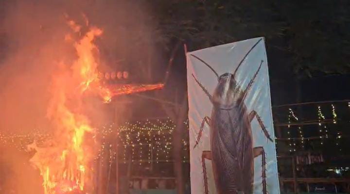 ৰূপহীহাটৰ লাওখোৱাত ৰাৱণৰ লগতে দাহ কৰা হ’ল পইতাচোৰাৰ প্ৰতিকৃতি